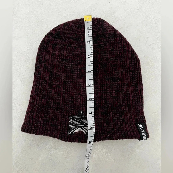 ZOO YORK/ Red & black/ Knit/ Toque - Picture 7 of 8